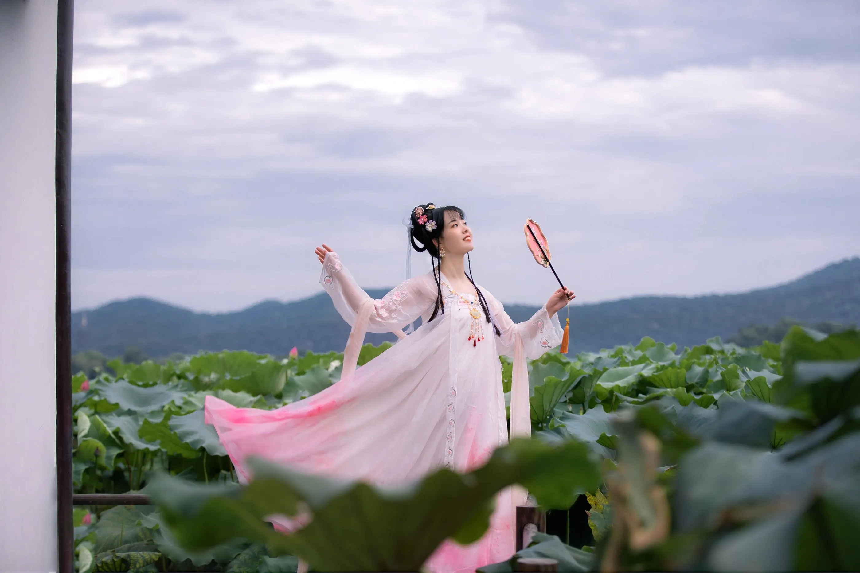 [YITUYU艺图语]2021.12.24 赏荷 僵僵 [24P]插图7
